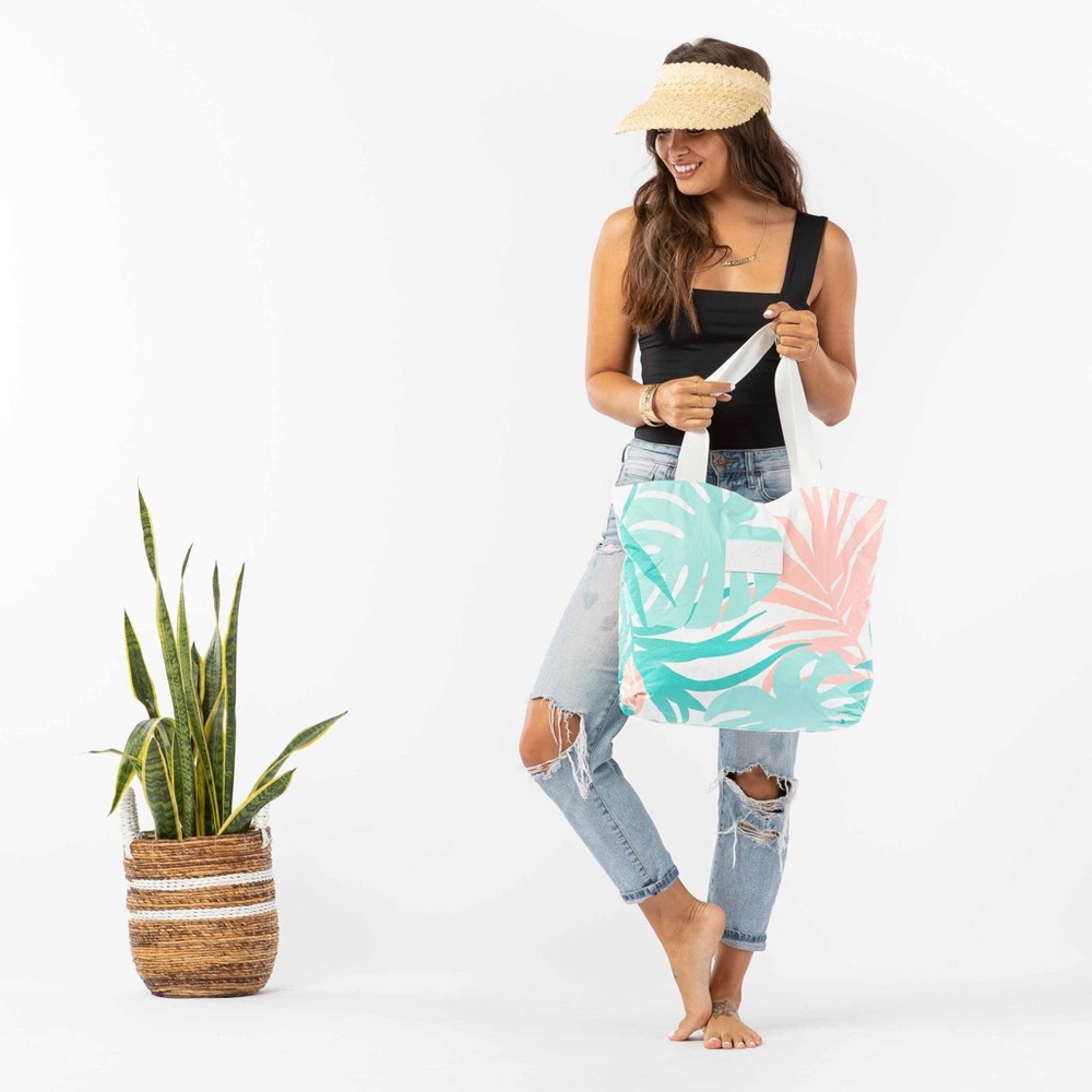 Aloha Collection Tropical Day Tripper Tote